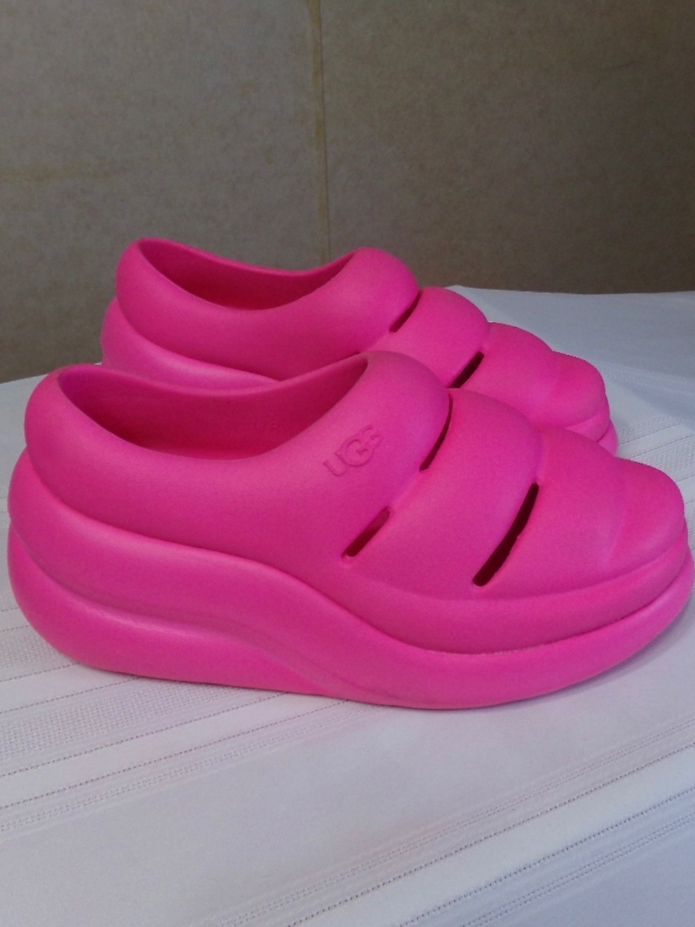 NWOB UGG SPORT YEAH CLOG Pink Sandal Chunky Platform Slip-On Style Womens SZ 8M